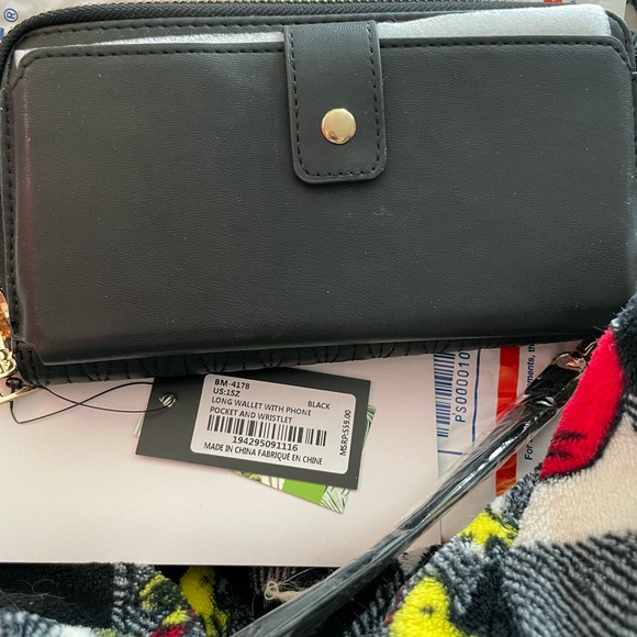 Badgley mishka wallet NWT black vegan leather - Picture 2 of 3